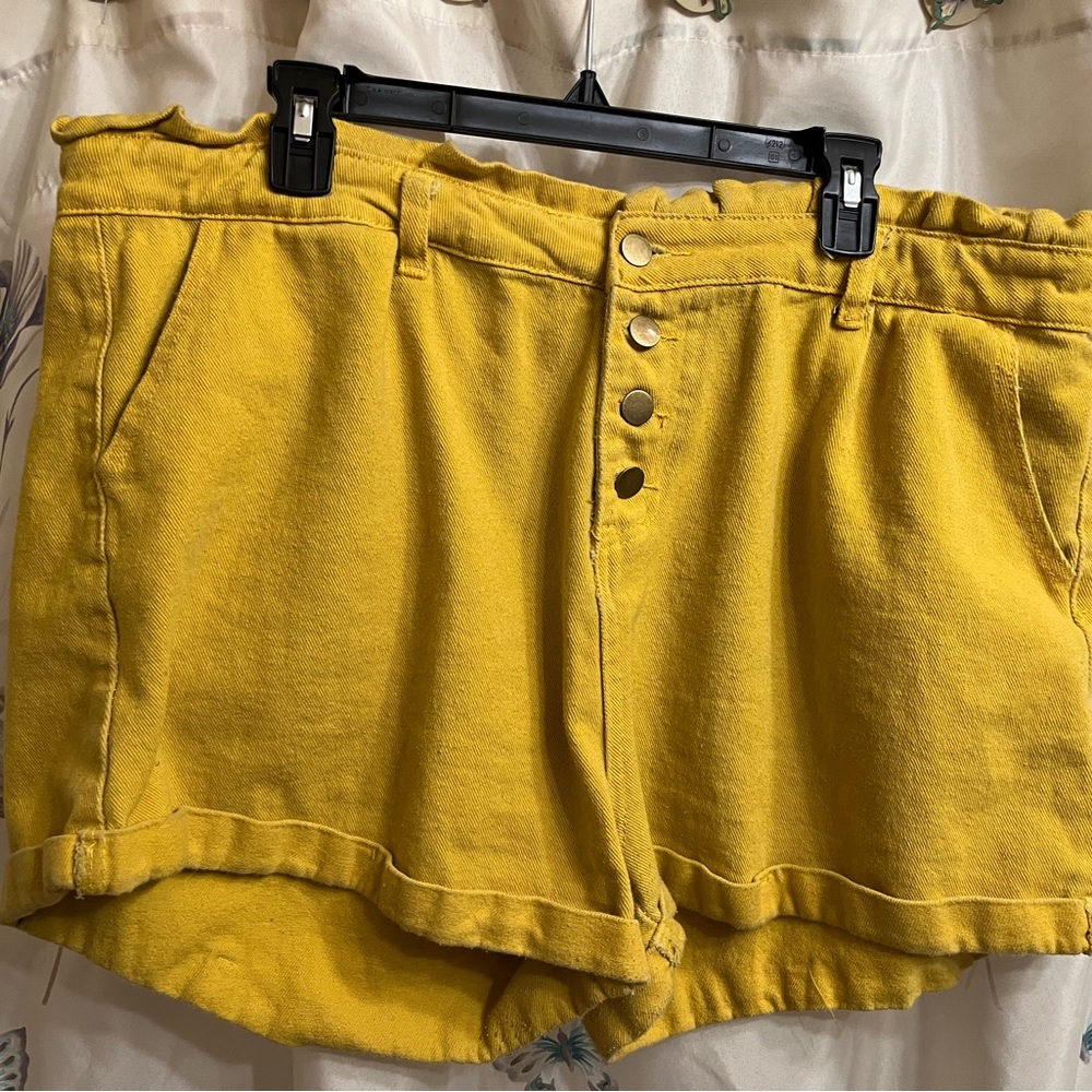 Button-fly yellow denim shorts from SHEIN 3XL XXXL